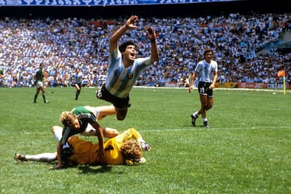 Diego Armando Maradona, en la final contra la Rep&uacute;blica Federal de Alemania en el Mundial M&eacute;xico 1986. 