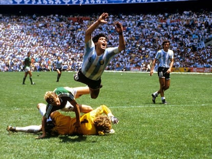 Diego Armando Maradona, en la final contra la Rep&uacute;blica Federal de Alemania en el Mundial M&eacute;xico 1986. 