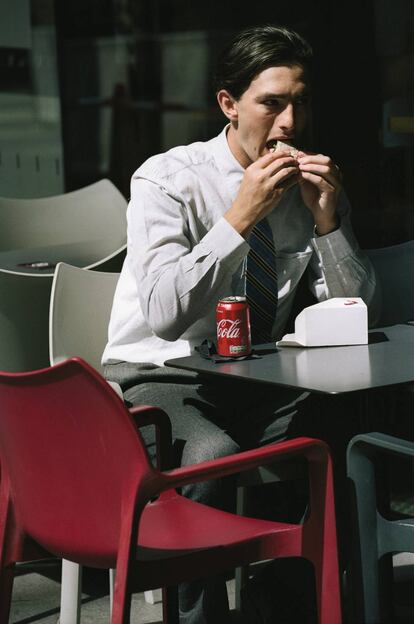 Pantalón de traje mirto y corbata Brooks Brothers. La camisa y las prendas y complementos ‘vintage’ que aparecen en las imágenes siguientes son de Il Grifone.