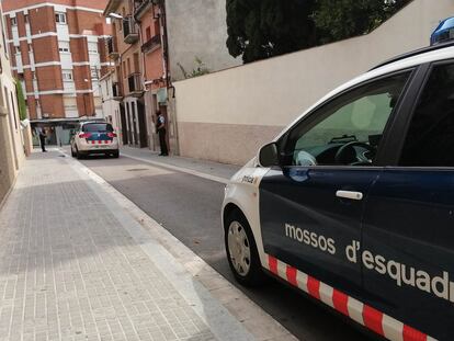 Un coche de Mossos d'Esquadra en la calle.

Los Mossos d'Esquadra detuvieron el 3 de junio al propietario y dos trabajadores de un bar de Rubí (Barcelona) --una mujer de 33 años, y dos hombres de 47 y 24-- por presuntamente traficar con cocaína en un bar del municipio, y los hombres han ingresado a prisión y la mujer ha quedado en libertad con cargos.

SOCIEDAD ESPAÑA EUROPA CATALUÑA AUTONOMÍAS
MOSSOS D'ESQUADRA