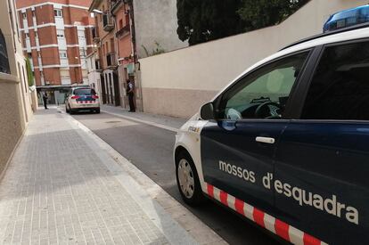 Un coche de Mossos d'Esquadra en la calle.

Los Mossos d'Esquadra detuvieron el 3 de junio al propietario y dos trabajadores de un bar de Rubí (Barcelona) --una mujer de 33 años, y dos hombres de 47 y 24-- por presuntamente traficar con cocaína en un bar del municipio, y los hombres han ingresado a prisión y la mujer ha quedado en libertad con cargos.

SOCIEDAD ESPAÑA EUROPA CATALUÑA AUTONOMÍAS
MOSSOS D'ESQUADRA
