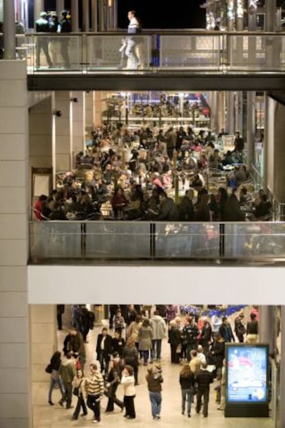 Instalaciones del centro comercial de La Maquinista, en Sant Andreu.