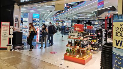 Una tienda de 'duty free' en el aeropuerto de Madrid-Barajas.