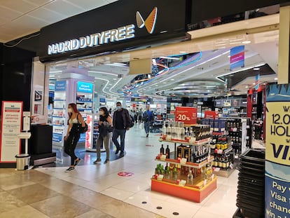 Una tienda de 'duty free' en el aeropuerto de Madrid-Barajas.