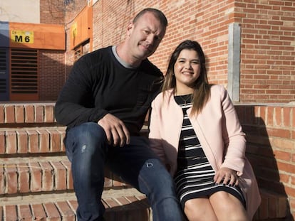 Catarina y su novio durante la visita en Fontcalent (Alicante).