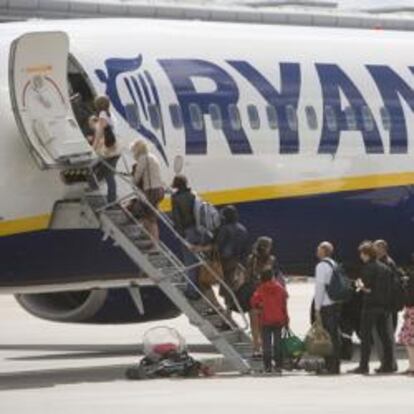 Avión de Ryanair en el aeropuerto de Stansted de Londres