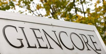 Logotipo de Glencore en Baar (Suiza).