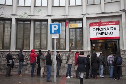 Aunque a menor ritmo, el mercado de trabajo sigue destruyendo empleo.