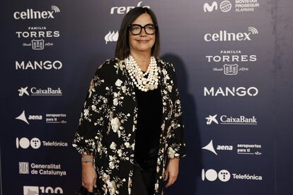 La periodista y presentadora del programa 'Hoy por hoy' de la Cadena SER, Àngels Barceló, a su llegada a la gala en el Museu Nacional d'Art de Catalunya (MNAC).