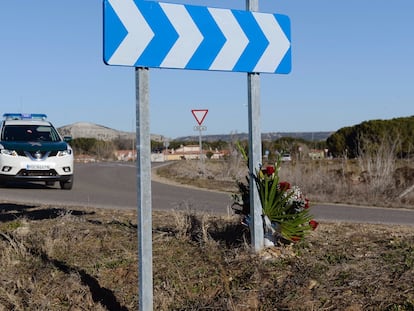 Un ramo de flores recordaba el 7 de febrero el lugar donde fue hallado el cadáver de Esther López, dos días antes.