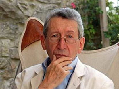 Sergio Romano, en su casa cerca de la ciudad de Siena.