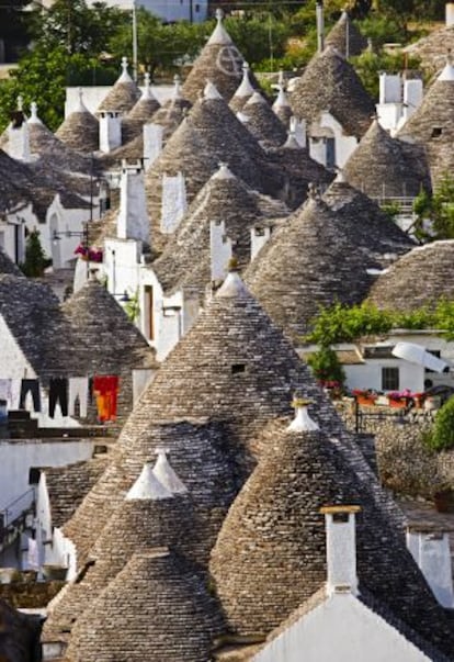 Las casas de techos cónicos de Alberobello, en Apulia (Italia).