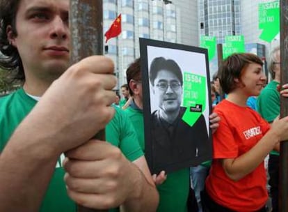 Protesta ante la Embajada china en Berlín para exigir la liberación del periodista Shi Tao.