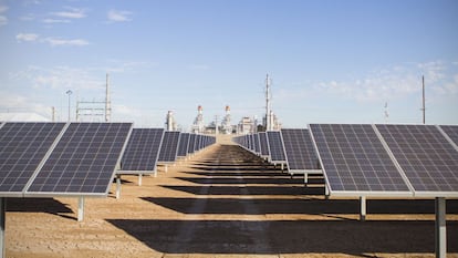 Instalaciones de una planta de aprovechamiento de energ&iacute;a solar.