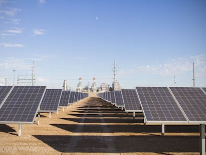 Instalaciones de una planta de aprovechamiento de energ&iacute;a solar.