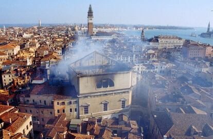 <b>29 de enero de 1996</b>. Dos años después de la destrucción del Teatro del Liceo, el de La Fenice de Venecia sufría el mismo destino trágico. En pocas horas quedó convertido en cenizas.