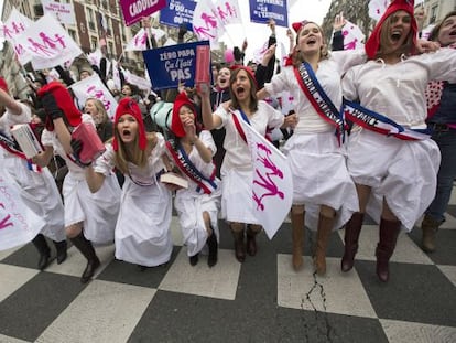 Manifestantes contra el matrimonio gay en París este domingo.