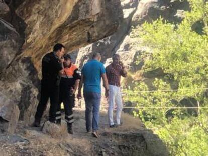 Efectivos de rescate en el barranco donde se ha producido el suceso.