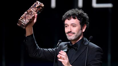 Rodrigo Sorogoyen, con el César a mejor película extranjera por 'As bestas'.