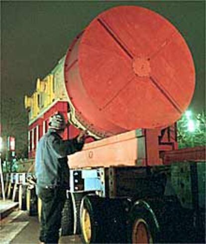 Transporte de una turbina para la central de ciclo combinado de Sant Adrià de Besòs.