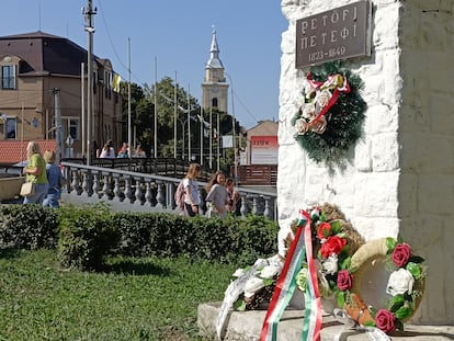 Honores al poeta húngaro Sándor Petöfi en Berehove, Ucrania.