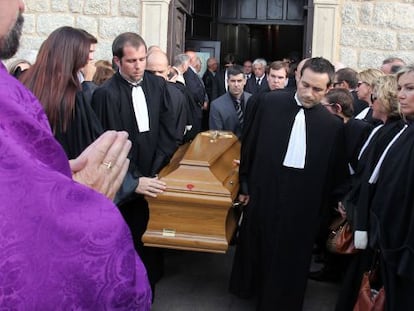 El viernes pasado se celebr&oacute; el funeral del abogado Antoine Sollacaro, muerto a tiros tres d&iacute;as antes en las calles de Ajaccio. 