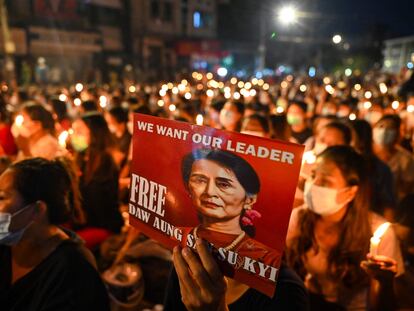 Manifestación en Rangún, en Myanmar, para pedir la liberación de la exdirigente Aung San Suu Kyi, el pasado mes de marzo.