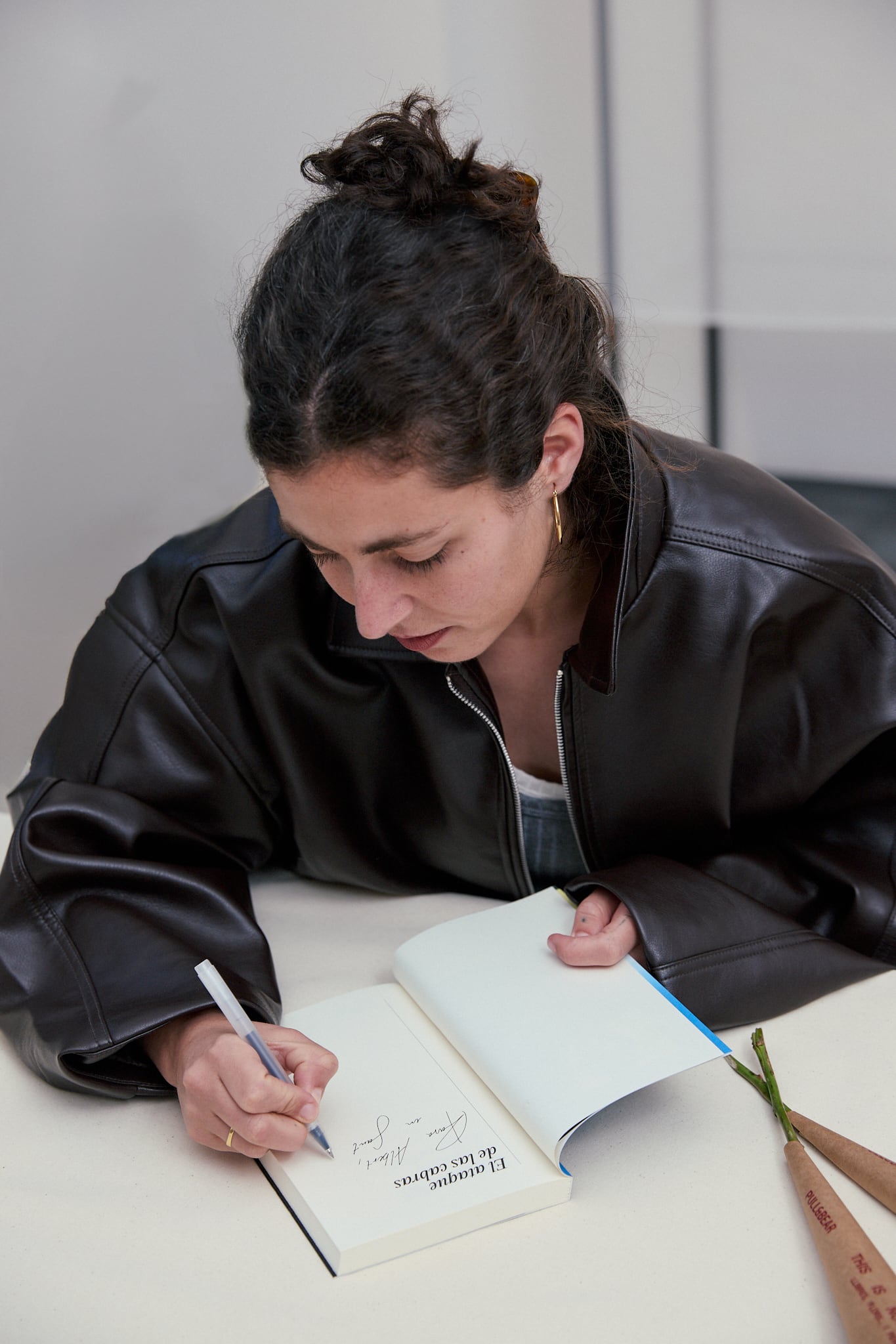 La escritora Laura Chivite durante el evento. 