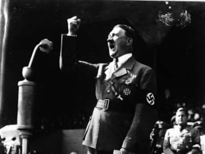 Adolf Hitler, durante una arenga en 1930. 