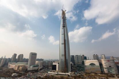 La torre Lotte World Tower, de 555 metros, en Seúl.