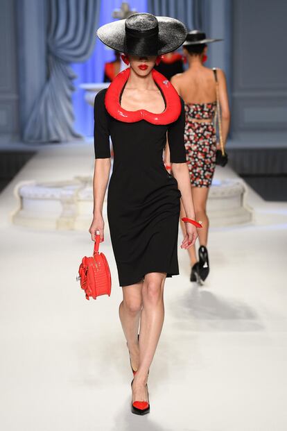 smag-moschino-s23-009