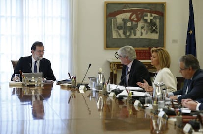 Spanish PM Mariano Rajoy (left) at Saturday’s emergency Cabinet meeting.