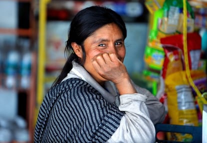 Una de las habitantes de Santiago Xalitzintla, uno de los pueblos que viven a la sombra del Popocatépetl.