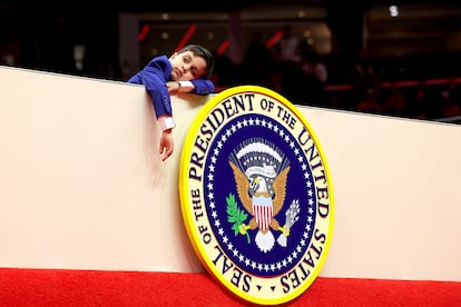 Vivek, hijo del vicepresidente J.D. Vance, durante el acto de firma de rdenes ejecutivas en el Capital One Arena.