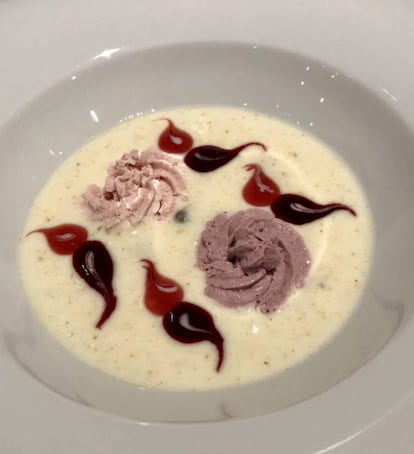 YOGUR CON CURRY Y FRUTOS ROJOS / CAPEL