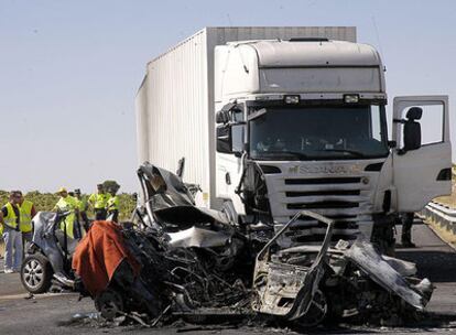 Imagen del accidente en el que han muerto tres personas en la provincia de Toledo.