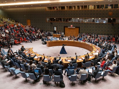 Members of the Security Council vote in favor of a resolution calling for humanitarian pauses between Israel and Hamas, on December 12, 2023 in New York.