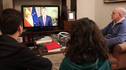 A family from Seville watching Felipe VI's speech on Wednesday.