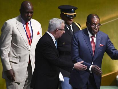 Robert Mugabe, mientras espera su intervenci&oacute;n ante la ONU