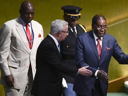 Robert Mugabe, mientras espera su intervenci&oacute;n ante la ONU