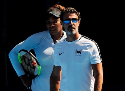 Patrick Mouratoglou, en un entrenamiento junto a Serena Williams, en 2019.