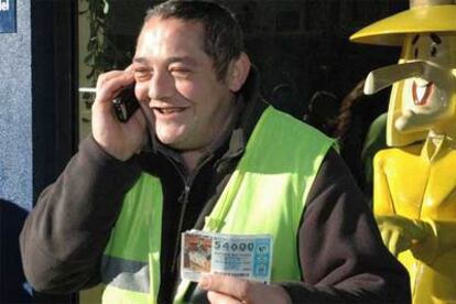 Un empleado municipal de Sort celebra su suerte.