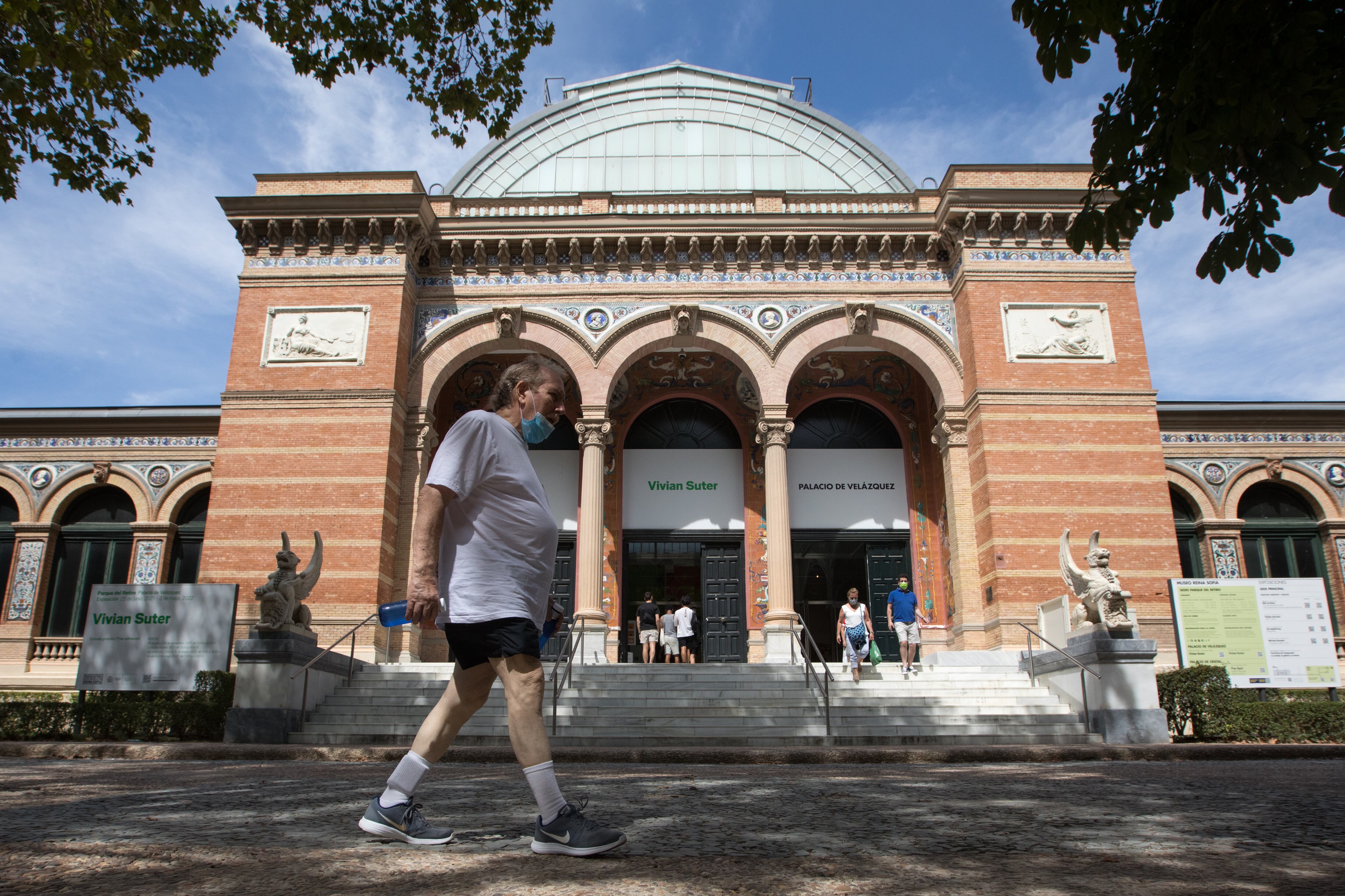 El Palacio de Velázquez, en el parque del Retiro de Madrid, ayer domingo. Una de las sedes de las exposiciones temporales del Museo Reina Sofía, es autosuficiente desde el punto de vista energético. 