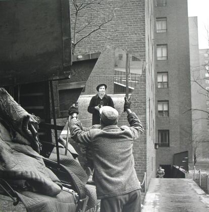 Autorretrato de Vivian Maier fechado en febrero de 1955.