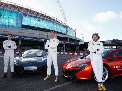 Alonso y Button, el viernes en Wembley.