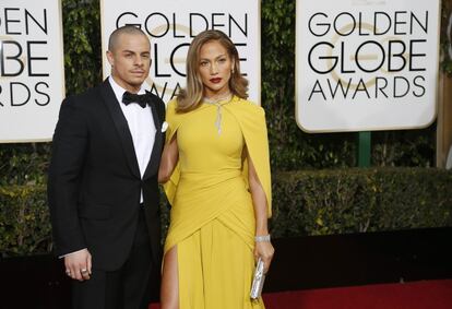 Jennifer Lopez, de 47 años, comenzó a salir con Casper Smart, de 29, en 2011, poco tiempo después de su divorcio con Marc Anthony. Aunque ya se habló de que el noviazgo de Lopez y Smart había terminado en 2014, ambos anunciaron oficialmente que lo dejaban en agosto de este año.