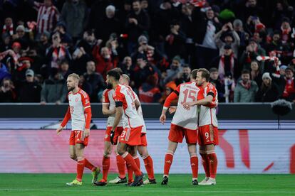 Los jugadores del Bayern de Múnich celebran el gol de Harry Kane frente al Leipzig, esta tarde en Múnich.