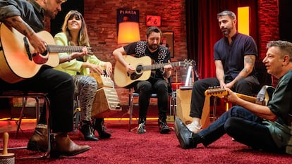 Litus y Novoa, con Rayden, Vanesa Martín y Dani Fernández, en el primer capítulo de 'El camerino'.