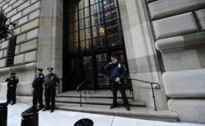 Fotografía tomada el pasado 17 de octubre en la que se registró la entrada de la sede del Banco de la Reserva Federal en Nueva York (EEUU). EFE/Archivo