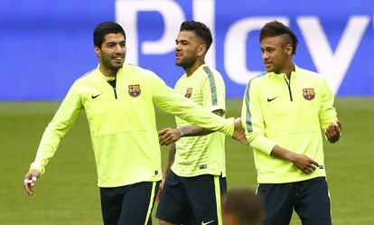 Luis Suarez, Dani Alves y Neymar.